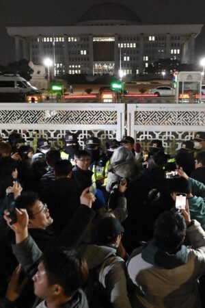 Loi martiale, manifestation devant le Parlement… Ce que l’on sait de la situation en Corée du Sud