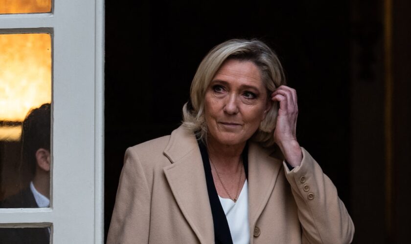 Marine Le Pen, lundi 25 novembre, à son arrivée à Matignon où elle a été reçue par le Premier ministre Michel Barnier.