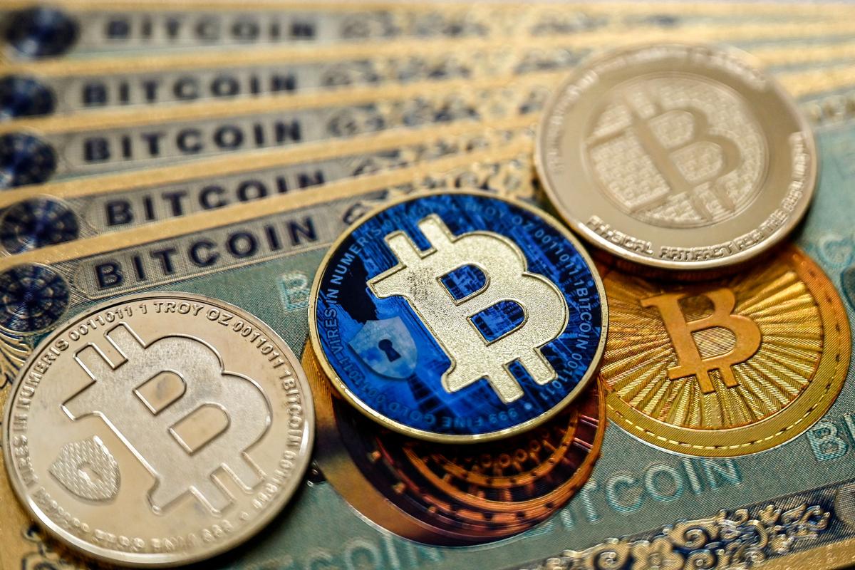 Le bitcoin franchit pour la première fois la barre des 100 000 dollars