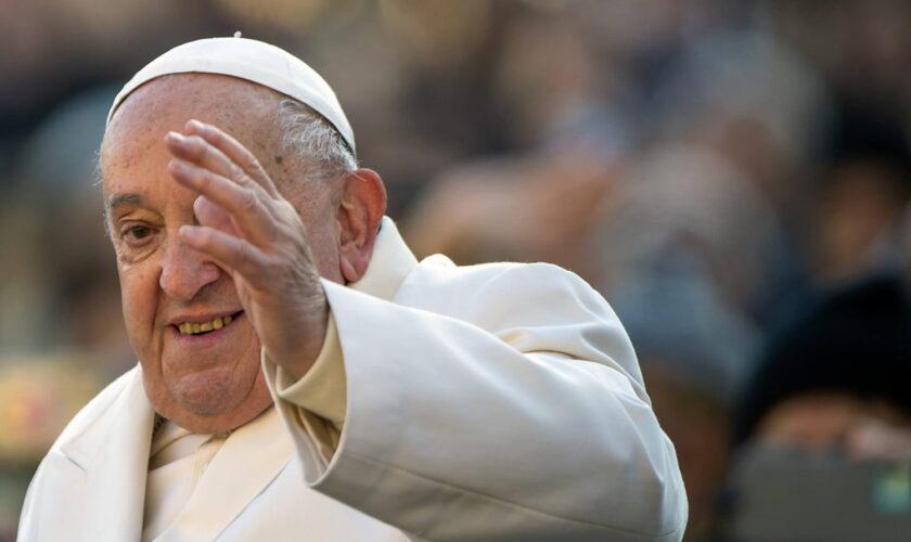 Le pape absent à Notre-Dame : une décision assumée aux raisons politiques