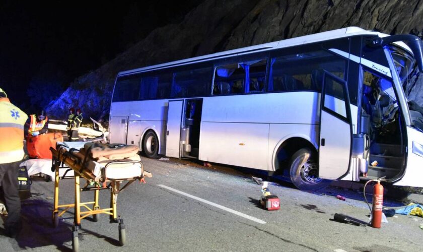 Deux morts, le chauffeur positif à la cocaïne… Ce que l’on sait d’un accident de car dans les Pyrénées