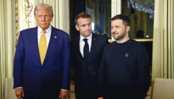 Macron réunit Trump et Zelensky à l’Élysée, un coup diplomatique en pleine crise politique intérieure