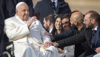 Le pape François n'a pas voulu venir à Notre-Dame, des raisons plus politique qu'on croit