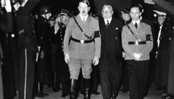 Adolf Hitler et son ministre de la Propagande Joseph Goebbels, en 1933.