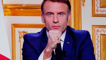 Après la chute du gouvernement, Emmanuel Macron expose son idée “pas claire” du nouvel exécutif