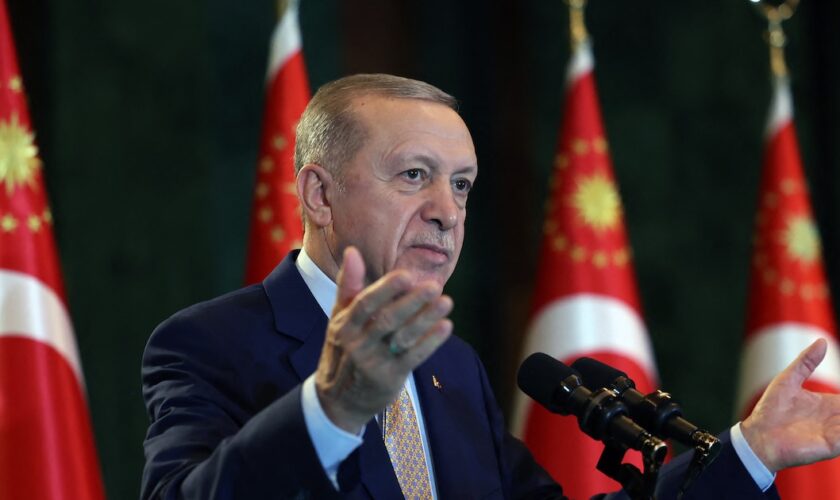 Le président turc Recep Tayyip Erdogan prononce un discours lors de la réunion des gouverneurs au complexe présidentiel d'Ankara, en Turquie, le 10 janvier 2024.