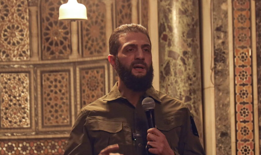 Abou Mohammed al-Joulani : le chef des islamistes du HTS est-il un terroriste ou un "héros" pour la Syrie ?