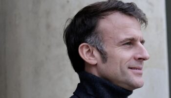 Pour sortir de la crise, Emmanuel Macron propose une réunion des « différentes forces politiques »