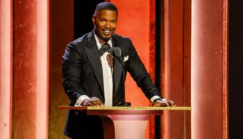 Sur Netflix, Jamie Foxx révèle qu’il a eu un AVC suite à une hémorragie cérébrale en 2023