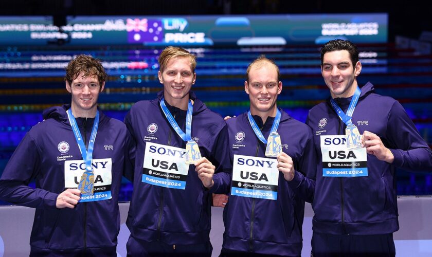 US swimmers break world record in men's 4x100 freestyle relay as Americans dominate on first day of worlds