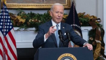 Le président américain Joe Biden parle de la situation en Syrie dans la salle Roosevelt de la Maison Blanche à Washington, DC, le 8 décembre 2024