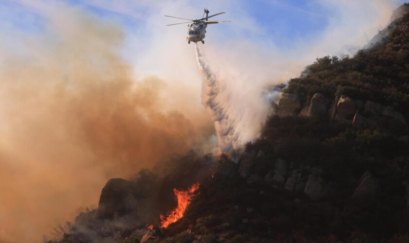 Kalifornien: Tausende flüchten vor Feuern in Malibu