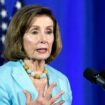 Nancy Pelosi wegen Verletzung auf ihrer Europa-Reise im Krankenhaus