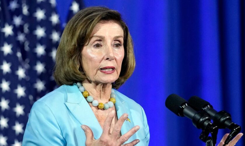 Nancy Pelosi wegen Verletzung auf ihrer Europa-Reise im Krankenhaus