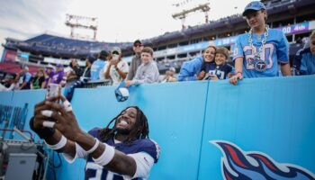 Titans rookie Jarvis Brownlee Jr. shares powerful message after helping out single mom: 'God bless you'