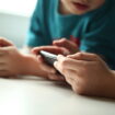 Les experts indiquent à quel âge un enfant peut avoir son téléphone, la plupart des parents se trompent