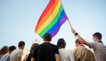 Gewalt gegen queere Menschen: Zahl queerfeindlicher Straftaten steigt um 30 Prozent