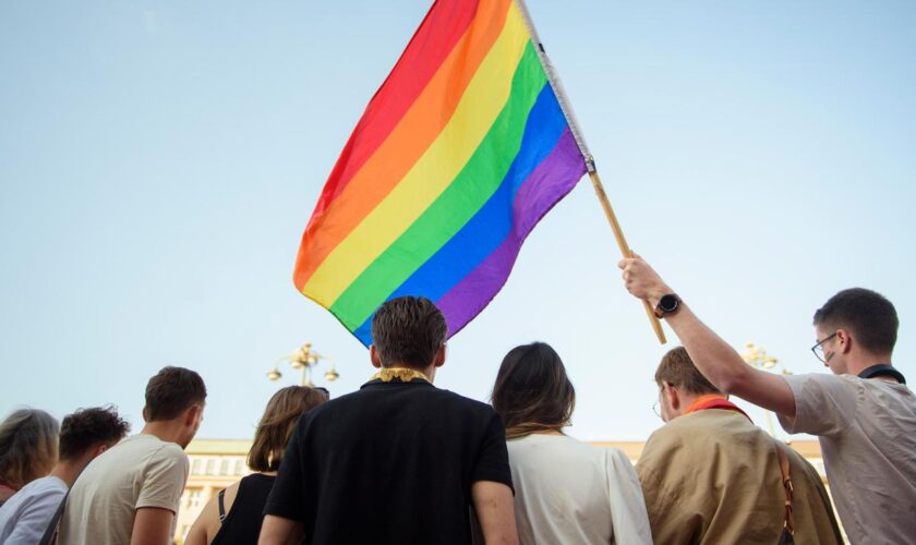 Gewalt gegen queere Menschen: Zahl queerfeindlicher Straftaten steigt um 30 Prozent