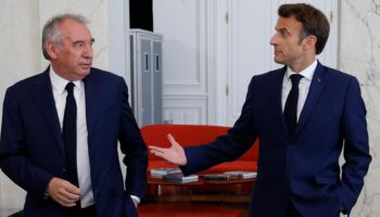 Bayrou Premier ministre : Comment le centriste a forcé les portes de Matignon après des heures tendues