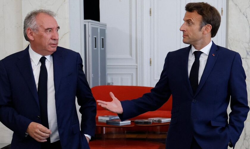 Bayrou Premier ministre : Comment le centriste a forcé les portes de Matignon après des heures tendues