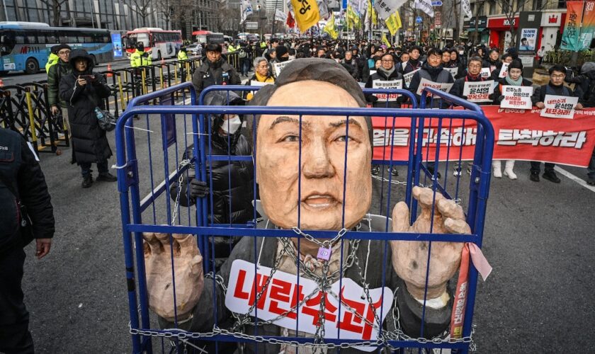 Des manifestants réclament l'arrestation du président sud-cpréen Yoon Suk Yeol, le 12 décembre 2024 à Séoul