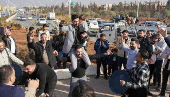 La Syrie dans l’inconnu après la chute de Bachar al-Assad, Macron veut réunir les partis sauf RN et LFI, le procès Ruggia s’est ouvert... L’actu de ce lundi 9 décembre