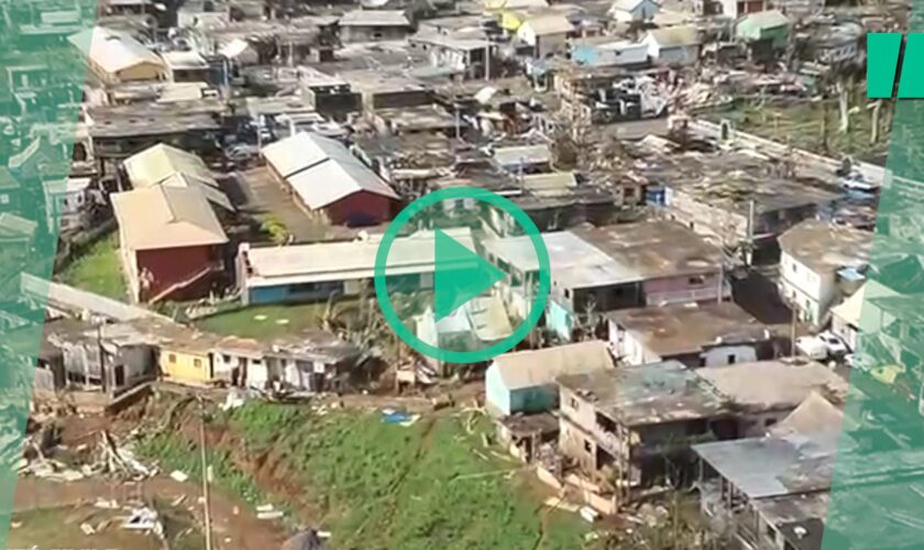 À Mayotte, le cyclone Chido laisse un paysage dévasté et les images d’hélicoptère révèlent l’ampleur du désastre