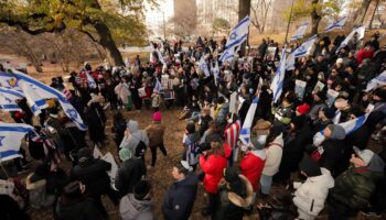 Israeli hostages' families hold Central Park rally, call on Biden, Trump to bring loved ones home