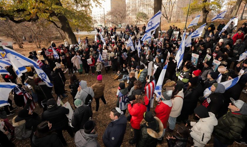 Israeli hostages' families hold Central Park rally, call on Biden, Trump to bring loved ones home