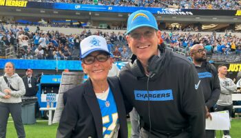 Judge Judy joins superfan Jim Harbaugh as Chargers honorary captain vs. Buccaneers