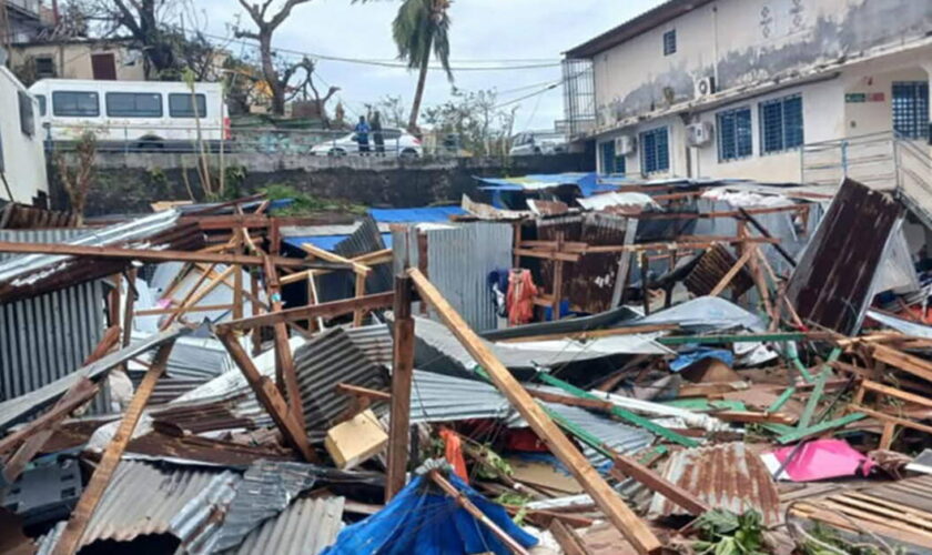 Cyclone Chido à Mayotte : «certainement plusieurs centaines» de morts, «peut-être quelques milliers», selon le préfet