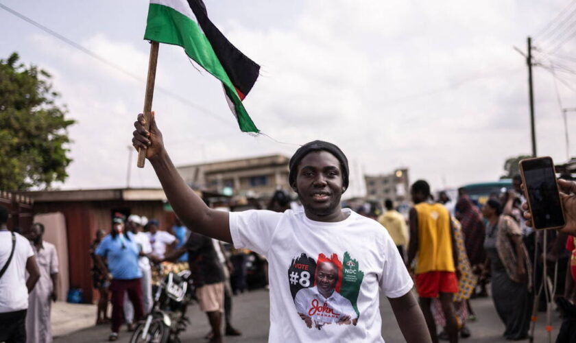 Ghana : John Mahama élu président avec 56% des voix, le candidat du parti au pouvoir reconnaît sa défaite