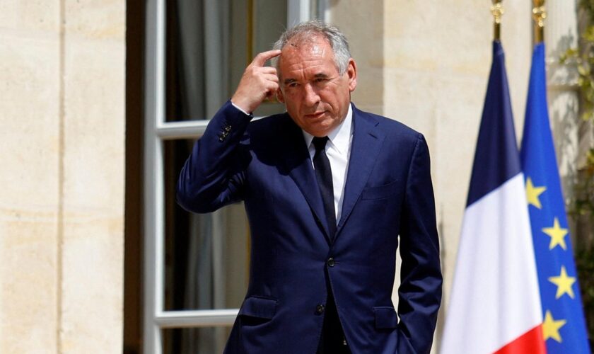 Nouveau gouvernement : que cherche François Bayrou à travers ses consultations ?