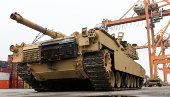 Un char américain Abrams, le 3 décembre 2022 dans le port de Gdynia, en Pologne