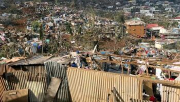 Un bâtiment détruit après le passage du cyclone Chido à Mayotte, dans la capitale Mamoudzou, le 14 décembre 2024