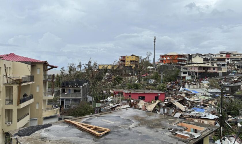 Mayotte, après le cyclone Chido : « Nous pouvons tenir jusqu’à la fin de cette semaine au maximum »