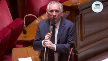 Mayotte : François Bayrou se prend les pieds dans le tapis du « territoire national » et relance la polémique