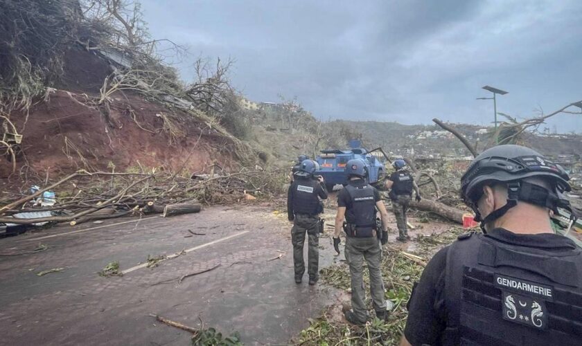 Mayotte dévastée par le cyclone Chido : face au risque de pillages, un couvre-feu mis en place dès mardi soir