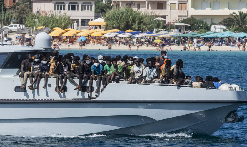 Méditerranée : 44 migrants portés disparus au large de Lampedusa, une fille de 11 ans secourue