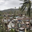 Cyclone à Mayotte : une épidémie n'est pour l'instant "pas à l'ordre du jour", Macron attendu jeudi