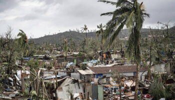 Cyclone à Mayotte : une épidémie n'est pour l'instant "pas à l'ordre du jour", Macron attendu jeudi