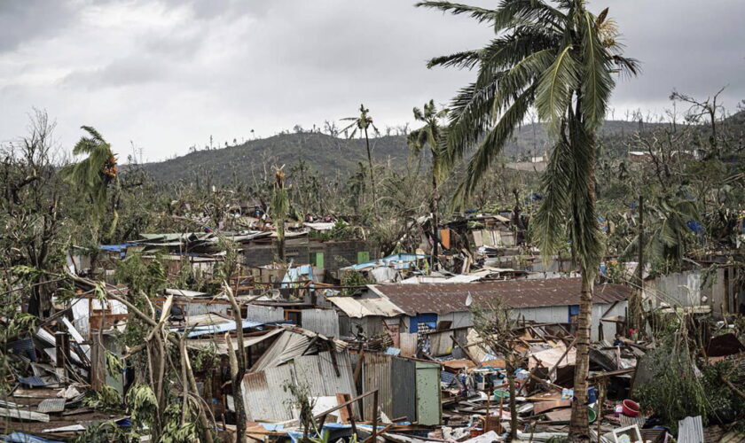 Cyclone à Mayotte : une épidémie n'est pour l'instant "pas à l'ordre du jour", Macron attendu jeudi