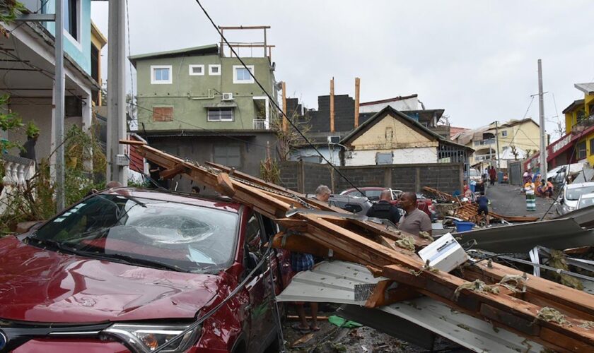 Cette photo prise par la Sécurité civile française le 16 décembre 2024 montre des dommages sur l'archipel français de Mayotte dans l'océan Indien, après le passage du cyclone Chido