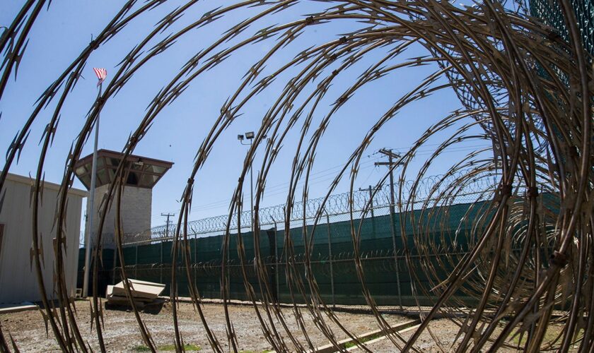 Pentagon transfers out 3 Guantanamo Bay detainees