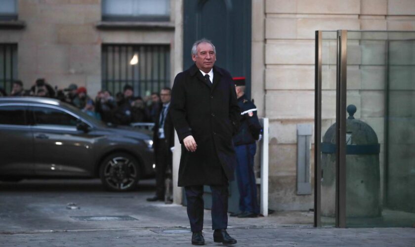 Nouveau gouvernement : Bayrou propose de réunir les forces politiques hors RN et LFI jeudi à Matignon