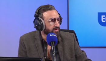 TPMP sur C8 : Cyril Hanouna s’invite dans une manifestation devant l’Arcom pour défendre l’émission