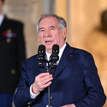 Le nouveau Premier ministre et président du Mouvement démocrate (MoDem) François Bayrou s'exprime lors de la cérémonie de passation des pouvoirs à l'hôtel Matignon à Paris, France, le 13 décembre 2024.