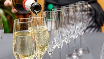 Ces 6 vins à moins de 8 euros rivalisent avec le champagne  - et il sont faciles à trouver !