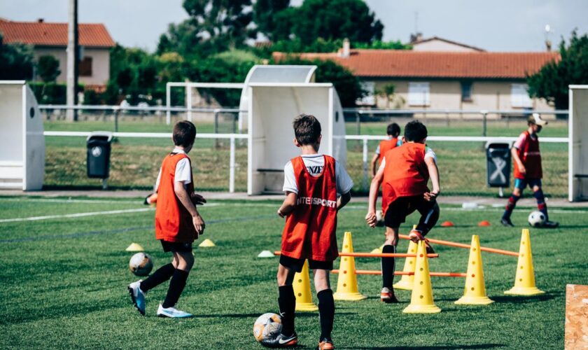 Discriminations dans le football : trois collectifs interpellent le ministère des Sports sur le manque de contenus pédagogiques