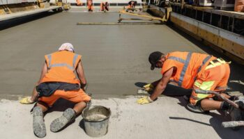 Industrie- und Handelskammer: Betriebe leiden trotz weniger offener Stellen unter Fachkräftemangel